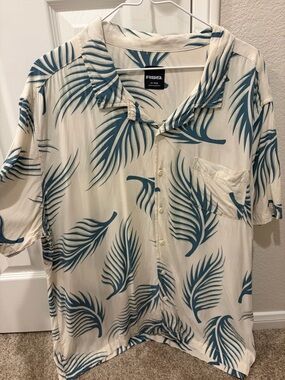 RSQ Men's Cream Short-Sleeve Shirt with Teal Leaf Print